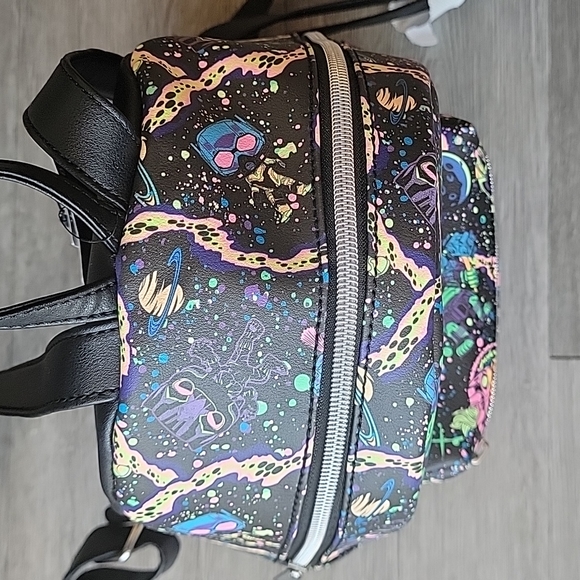 NWT Funko Pop Marvel Blacklight Neon Infinitity Saga Mini Backpack - Picture 4 of 10